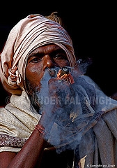 sadhu smoking